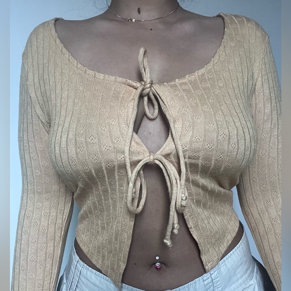 Long sleeve knit Top with Tie Front - Picture 2 of 4